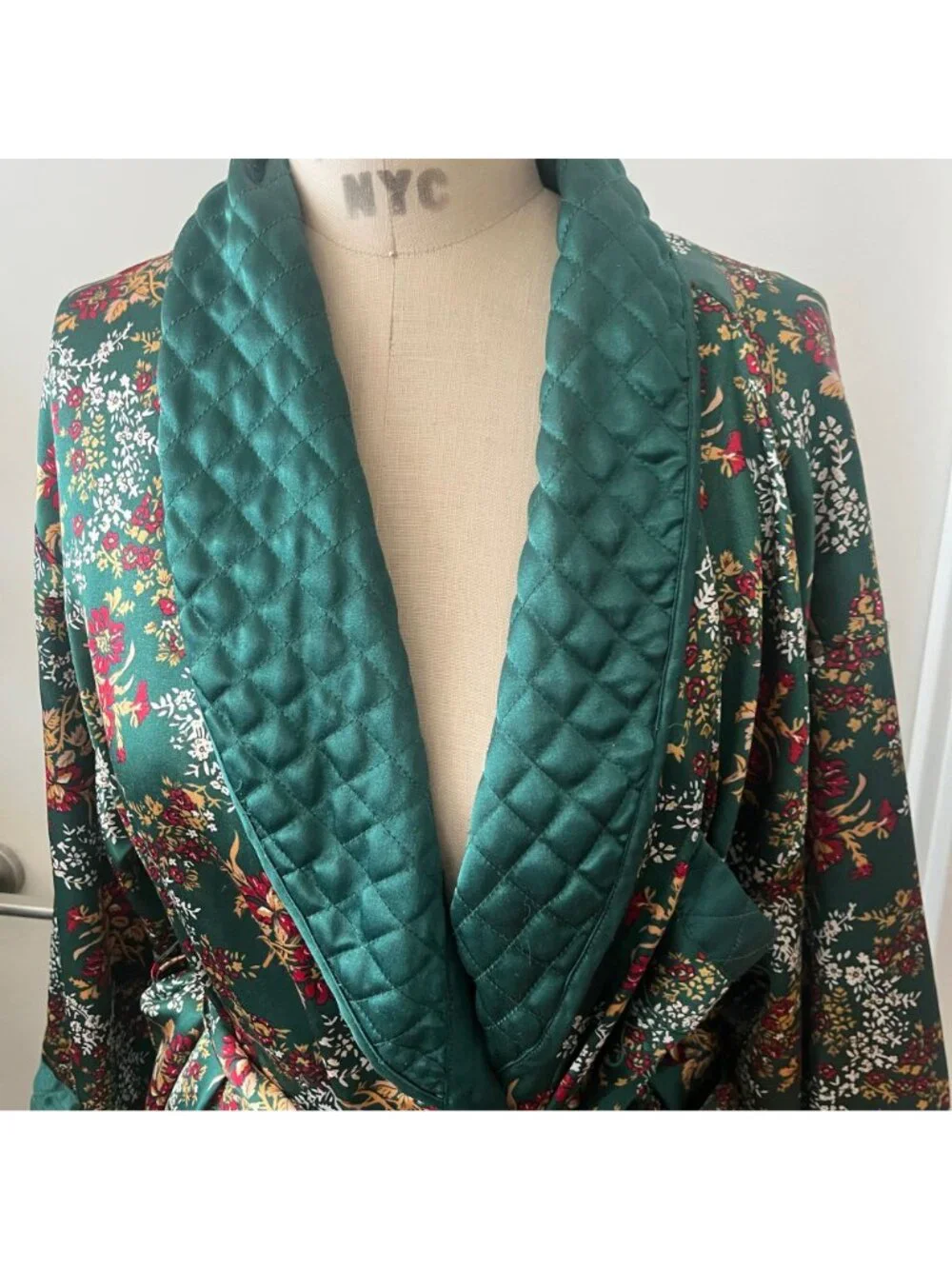 VTG 80's VICTORIA'S SECRET GOLD LABEL Belted Satin Floral Robe Size M/L - Picture 3 of 7